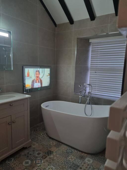 Luxurious Cottage With Hot Tub, Lake District Duddon Екстер'єр фото