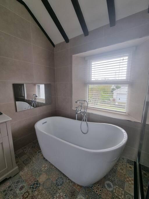 Luxurious Cottage With Hot Tub, Lake District Duddon Екстер'єр фото