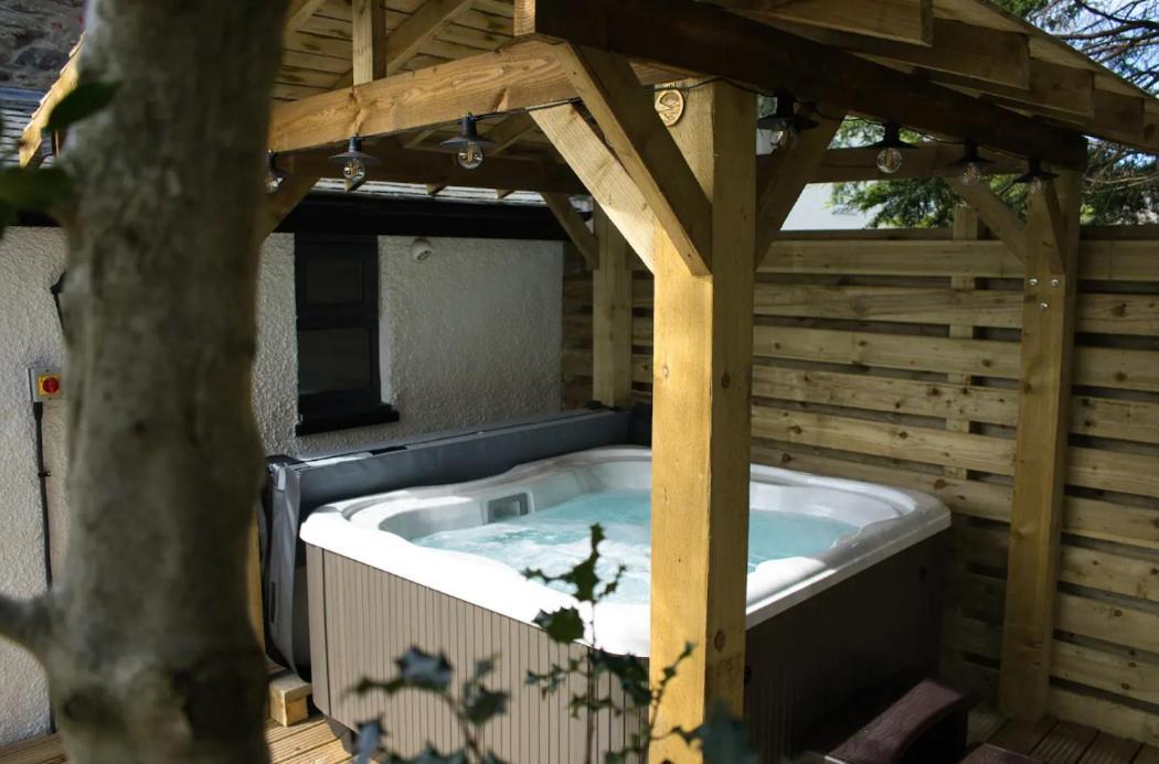 Luxurious Cottage With Hot Tub, Lake District Duddon Екстер'єр фото